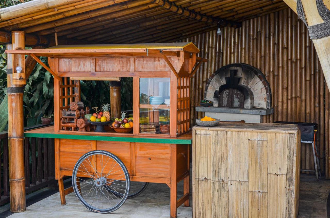 Munduk Moding Plantation Nature Resort Exteriör bild A traditional mobile pizza oven in Bali, Indonesia